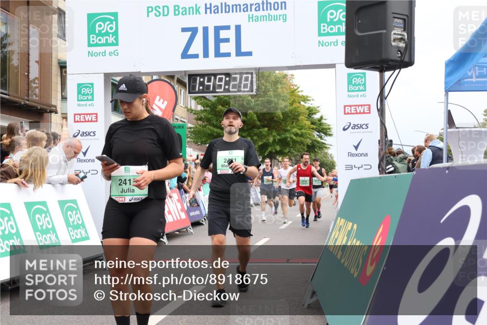 21.09.2025 - PSD Bank Halbmarathon Strokosch-Dieckow http://msf.ph/oto/8918675 21.09.2025 11:48:51 Ziel 1129, 1271, 1719, 1983, 1987, 2004, 2182, 2214, 2260, 2415, 2421, 2438, 2445, 2564, 3088 meine-sportfotos.de