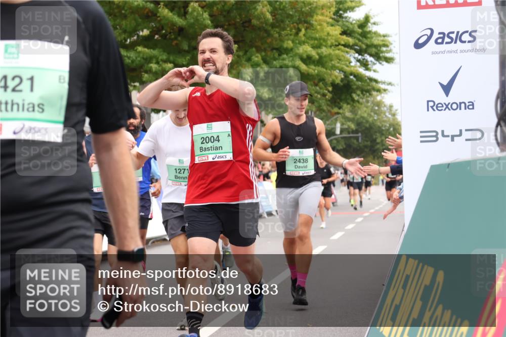 21.09.2025 - PSD Bank Halbmarathon Strokosch-Dieckow http://msf.ph/oto/8918683 21.09.2025 11:48:53 Ziel 1129, 1271, 1719, 1983, 1987, 2004, 2106, 2214, 2260, 2415, 2421, 2438, 2445, 3088 meine-sportfotos.de