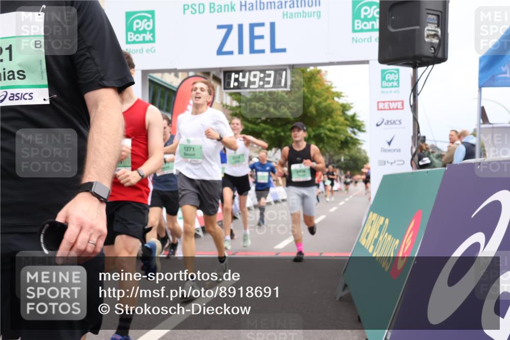 21.09.2025 - PSD Bank Halbmarathon Strokosch-Dieckow http://msf.ph/oto/8918691 21.09.2025 11:48:54 Ziel 1129, 1271, 1983, 1987, 2004, 2053, 2106, 2214, 2415, 2421, 2438, 2445, 3088 meine-sportfotos.de