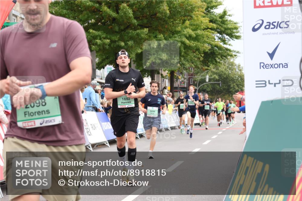 21.09.2025 - PSD Bank Halbmarathon Strokosch-Dieckow http://msf.ph/oto/8918815 21.09.2025 11:49:18 Ziel 1195, 1257, 1692, 2098, 2251, 2480, 2993, 3896 meine-sportfotos.de