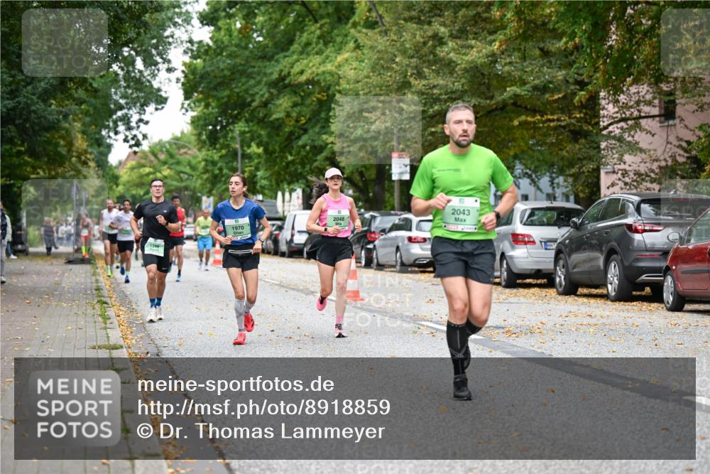 21.09.2025 - PSD Bank Halbmarathon Dr. Thomas Lammeyer http://msf.ph/oto/8918859 21.09.2025 10:36:34 Laufen 1399, 1970, 2048, 2043 meine-sportfotos.de