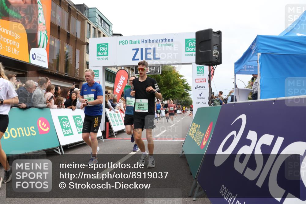 21.09.2025 - PSD Bank Halbmarathon Strokosch-Dieckow http://msf.ph/oto/8919037 21.09.2025 11:50:04 Ziel 1010, 1221, 1328, 2056, 2257, 2677, 3086, 3665, 3941 meine-sportfotos.de