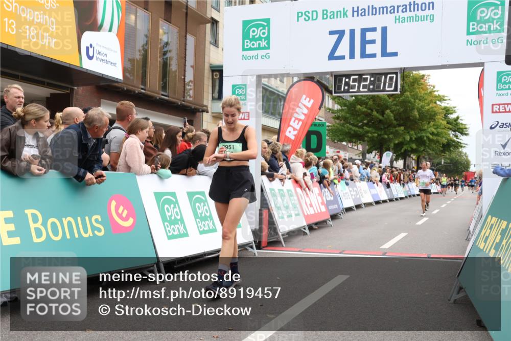 21.09.2025 - PSD Bank Halbmarathon Strokosch-Dieckow http://msf.ph/oto/8919457 21.09.2025 11:51:33 Ziel 1250, 1413, 2402, 2951 meine-sportfotos.de