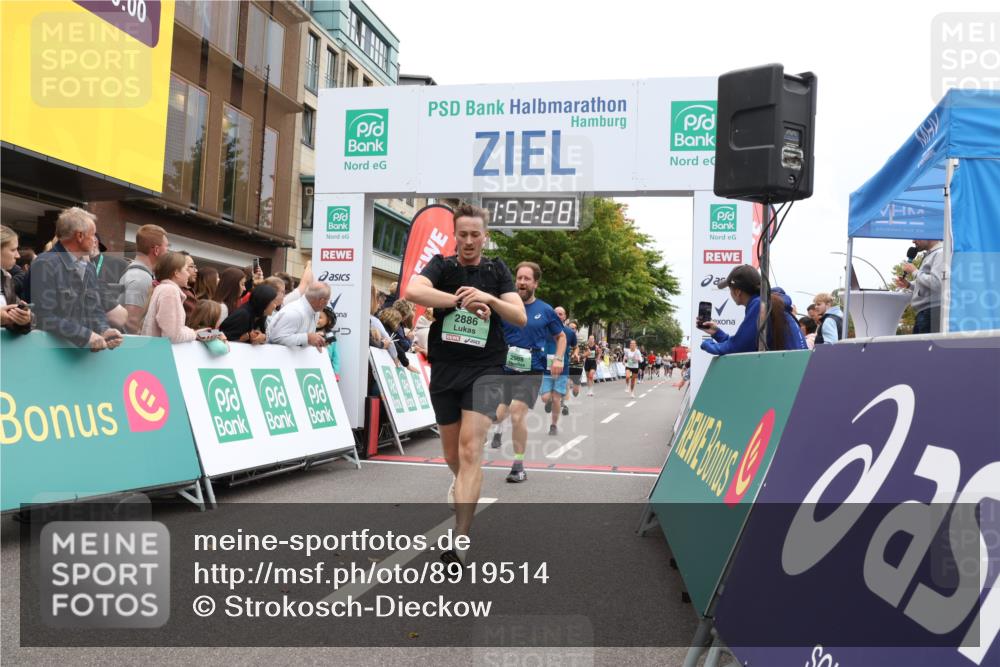 21.09.2025 - PSD Bank Halbmarathon Strokosch-Dieckow http://msf.ph/oto/8919514 21.09.2025 11:51:52 Ziel 1150, 1375, 1581, 1619, 2163, 2382, 2476, 2539, 2638, 2886, 2988 meine-sportfotos.de