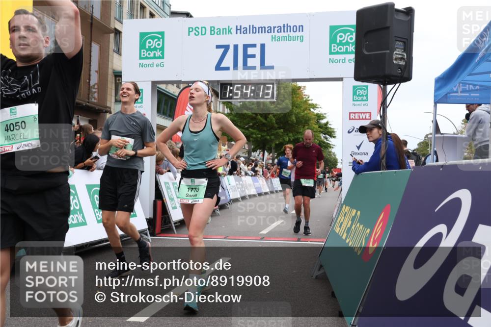 21.09.2025 - PSD Bank Halbmarathon Strokosch-Dieckow http://msf.ph/oto/8919908 21.09.2025 11:53:37 Ziel 1254, 1366, 1770, 2246, 2309, 2552, 2588, 2625, 2876, 2947, 3919, 4050 meine-sportfotos.de