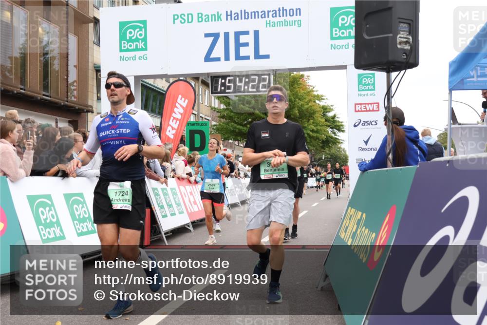 21.09.2025 - PSD Bank Halbmarathon Strokosch-Dieckow http://msf.ph/oto/8919939 21.09.2025 11:53:45 Ziel 1254, 1366, 1724, 2199, 2246, 2309, 2401, 2537, 2552, 2625, 2687, 2804, 2947, 3901, 3997 meine-sportfotos.de