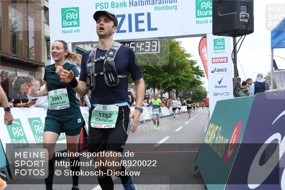 21.09.2025 - PSD Bank Halbmarathon Strokosch-Dieckow http://msf.ph/oto/8920022 21.09.2025 11:53:56 Ziel 1396, 1572, 1752, 2304, 2545, 2805, 2991, 3997 meine-sportfotos.de