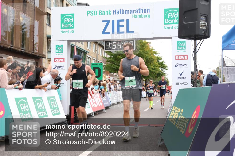 21.09.2025 - PSD Bank Halbmarathon Strokosch-Dieckow http://msf.ph/oto/8920224 21.09.2025 11:54:23 Ziel 1053, 1633, 1772, 2300, 2318, 2658, 2848, 4036 meine-sportfotos.de