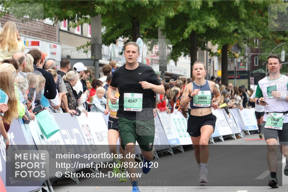 21.09.2025 - PSD Bank Halbmarathon Strokosch-Dieckow http://msf.ph/oto/8920420 21.09.2025 11:54:53 Ziel 1069, 1135, 1569, 2164, 2866, 3349, 4028, 4047 meine-sportfotos.de