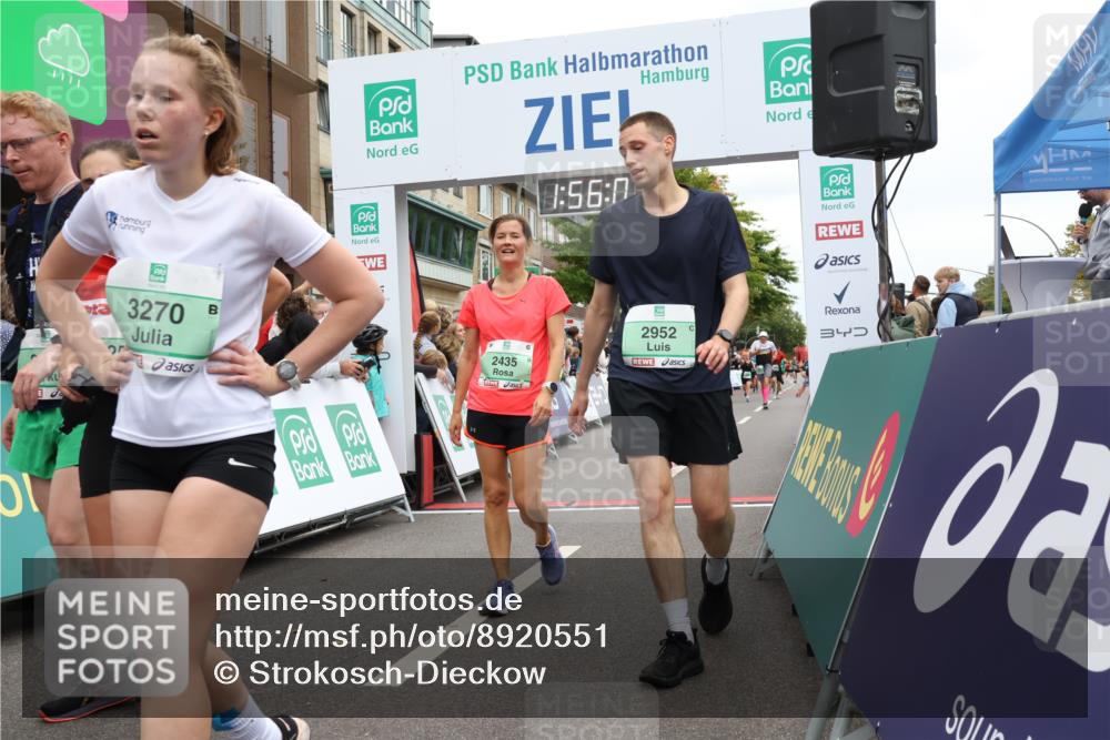 21.09.2025 - PSD Bank Halbmarathon Strokosch-Dieckow http://msf.ph/oto/8920551 21.09.2025 11:55:24 Ziel 1078, 1528, 1814, 2107, 2161, 2275, 2435, 2500, 2568, 2690, 2952, 3270, 3958, 3968 meine-sportfotos.de
