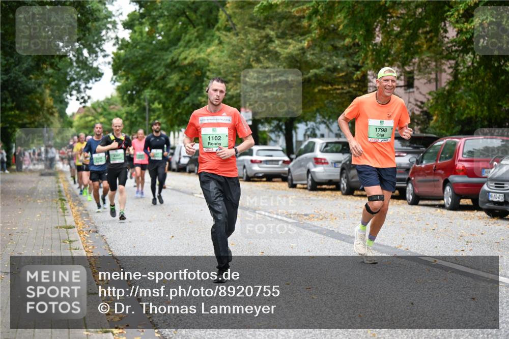 21.09.2025 - PSD Bank Halbmarathon Dr. Thomas Lammeyer http://msf.ph/oto/8920755 21.09.2025 10:39:50 Laufen 2391, 1102, 1798, 4915 meine-sportfotos.de
