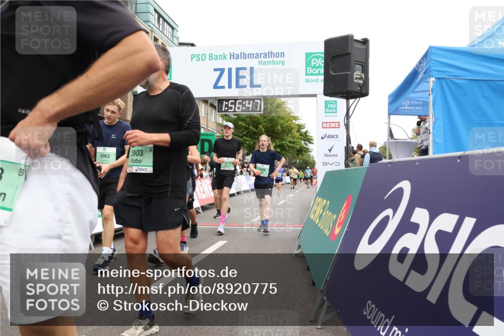 21.09.2025 - PSD Bank Halbmarathon Strokosch-Dieckow http://msf.ph/oto/8920775 21.09.2025 11:56:11 Ziel 1038, 1133, 1536, 1615, 2187, 2323, 2488, 2535, 2626, 2678, 2792, 2829, 3100, 3903, 3996, 4062 meine-sportfotos.de