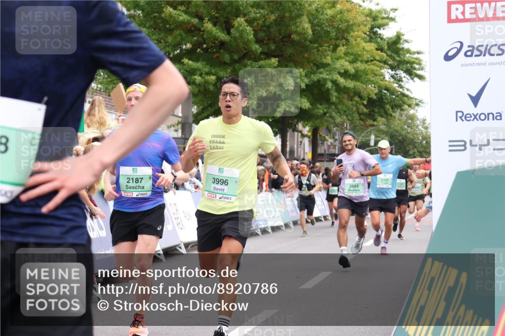 21.09.2025 - PSD Bank Halbmarathon Strokosch-Dieckow http://msf.ph/oto/8920786 21.09.2025 11:56:14 Ziel 1038, 1133, 1615, 2187, 2222, 2323, 2535, 2626, 2792, 2829, 2884, 3100, 3903, 3996, 4062 meine-sportfotos.de