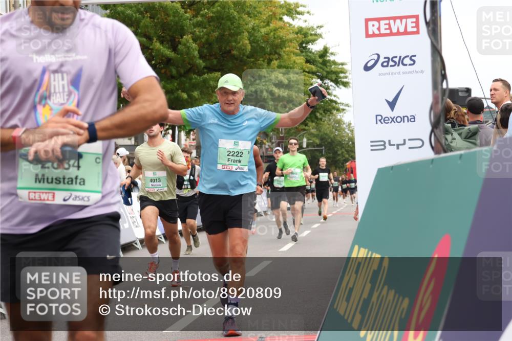 21.09.2025 - PSD Bank Halbmarathon Strokosch-Dieckow http://msf.ph/oto/8920809 21.09.2025 11:56:18 Ziel 1615, 2187, 2222, 2323, 2535, 2884, 3101, 3743, 3943, 3947, 3996, 4013 meine-sportfotos.de