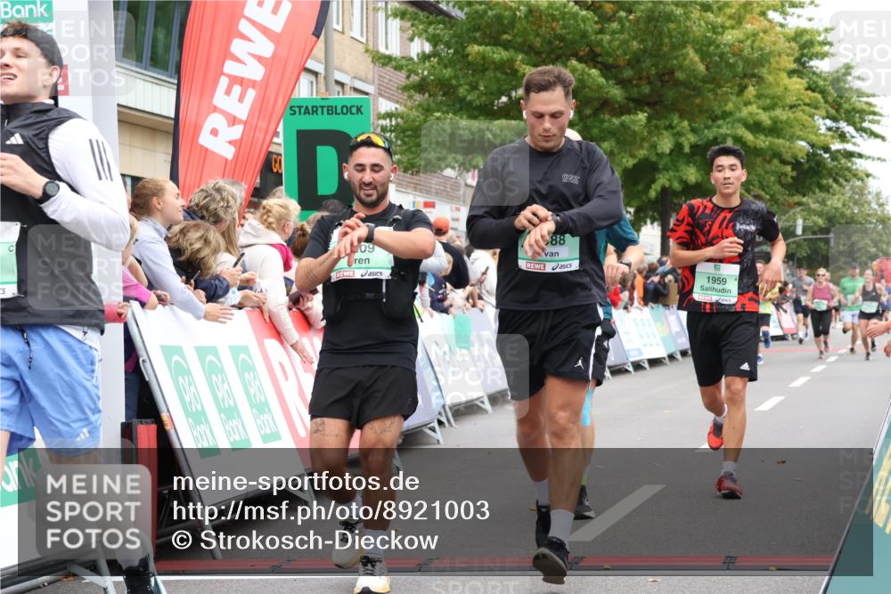 21.09.2025 - PSD Bank Halbmarathon Strokosch-Dieckow http://msf.ph/oto/8921003 21.09.2025 11:57:11 Ziel 1035, 1393, 1703, 1959, 2197, 2242, 2566, 2659, 3209, 3988 meine-sportfotos.de