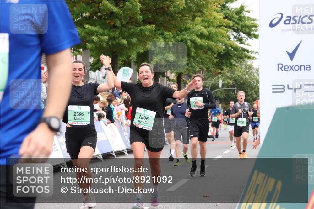 21.09.2025 - PSD Bank Halbmarathon Strokosch-Dieckow http://msf.ph/oto/8921092 21.09.2025 11:57:33 Ziel 1223, 2319, 2465, 2592, 2598, 4059 meine-sportfotos.de