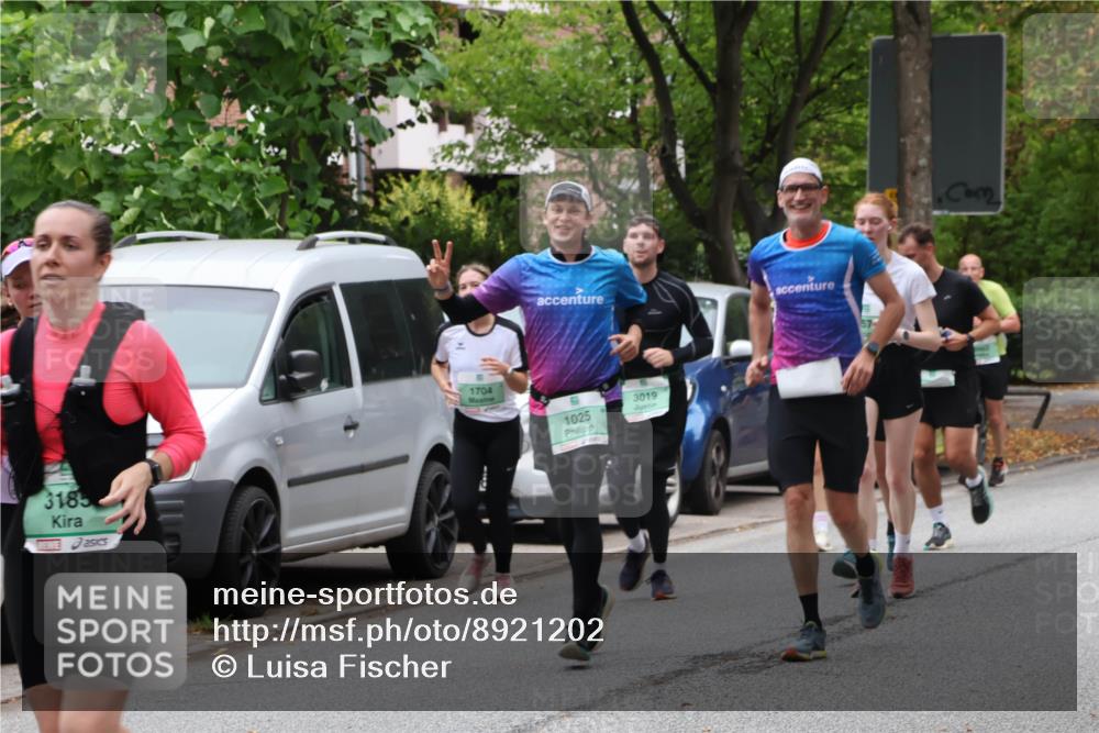 21.09.2025 - PSD Bank Halbmarathon Luisa Fischer http://msf.ph/oto/8921202 21.09.2025 12:03:21 Laufen 3185, 1704, 1025, 3019 meine-sportfotos.de