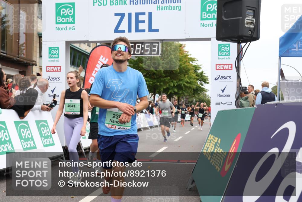 21.09.2025 - PSD Bank Halbmarathon Strokosch-Dieckow http://msf.ph/oto/8921376 21.09.2025 11:58:17 Ziel 1028, 1444, 1696, 2381, 2389, 2491, 2619, 2627, 2740, 2910, 3510, 4041 meine-sportfotos.de