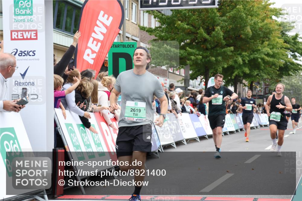21.09.2025 - PSD Bank Halbmarathon Strokosch-Dieckow http://msf.ph/oto/8921400 21.09.2025 11:58:19 Ziel 1028, 1444, 1696, 2381, 2389, 2491, 2619, 2627, 2740, 2910, 3510, 4041 meine-sportfotos.de
