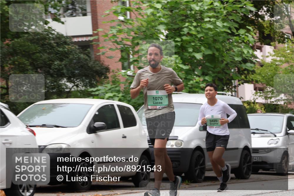 21.09.2025 - PSD Bank Halbmarathon Luisa Fischer http://msf.ph/oto/8921543 21.09.2025 12:05:07 Laufen 1070, 3425, 3418 meine-sportfotos.de