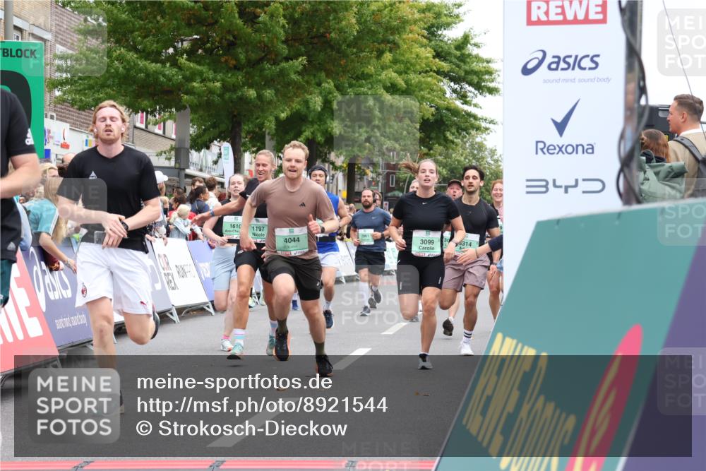 21.09.2025 - PSD Bank Halbmarathon Strokosch-Dieckow http://msf.ph/oto/8921544 21.09.2025 11:58:35 Ziel 1197, 1275, 1276, 1322, 1610, 2289, 2343, 2637, 2832, 2858, 3032, 3092, 3099, 3314, 3960, 4044 meine-sportfotos.de