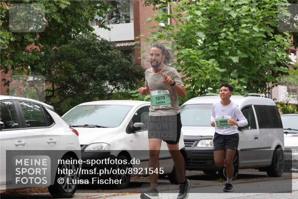 21.09.2025 - PSD Bank Halbmarathon Luisa Fischer http://msf.ph/oto/8921545 21.09.2025 12:05:08 Laufen 1070, 3425, 3418 meine-sportfotos.de