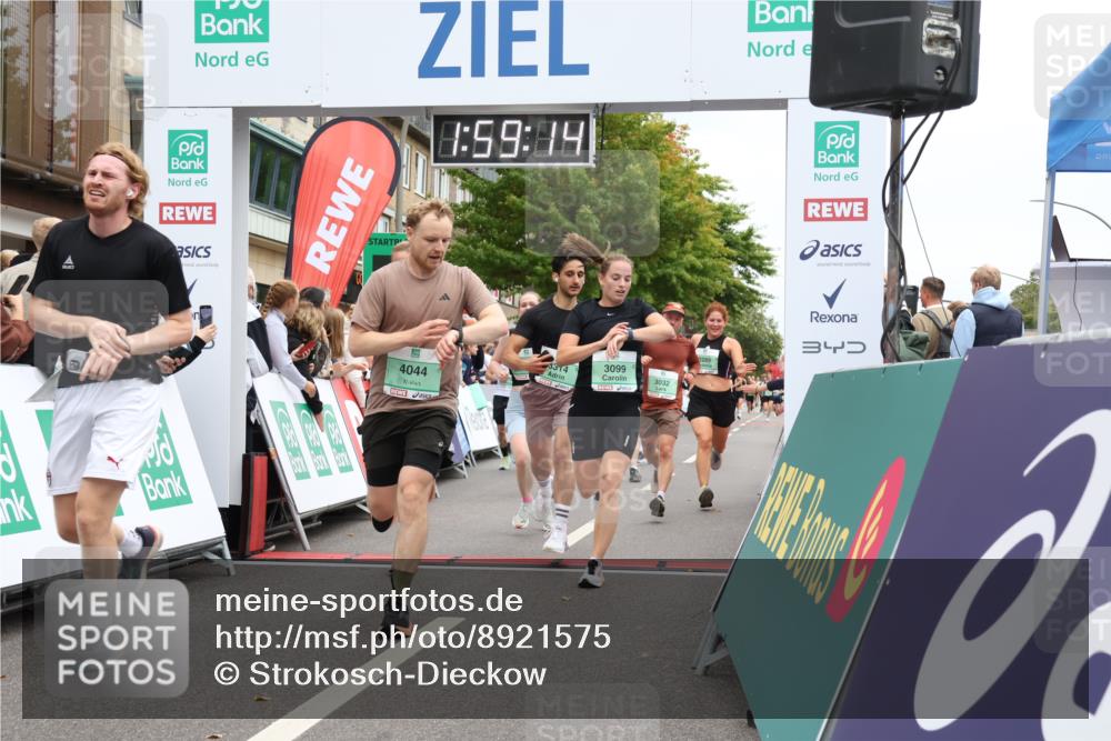 21.09.2025 - PSD Bank Halbmarathon Strokosch-Dieckow http://msf.ph/oto/8921575 21.09.2025 11:58:37 Ziel 1197, 1275, 1276, 1322, 1610, 2289, 2324, 2343, 2637, 2826, 2832, 2858, 2961, 3032, 3092, 3099, 3170, 3314, 3960, 4044 meine-sportfotos.de