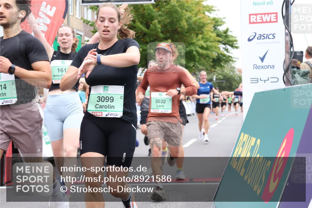 21.09.2025 - PSD Bank Halbmarathon Strokosch-Dieckow http://msf.ph/oto/8921586 21.09.2025 11:58:38 Ziel 1197, 1275, 1276, 1322, 1610, 2289, 2324, 2343, 2637, 2826, 2832, 2858, 2961, 3032, 3092, 3099, 3170, 3314, 3960, 4044 meine-sportfotos.de