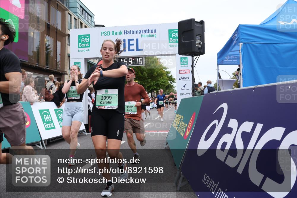 21.09.2025 - PSD Bank Halbmarathon Strokosch-Dieckow http://msf.ph/oto/8921598 21.09.2025 11:58:39 Ziel 1197, 1275, 1276, 1610, 2289, 2324, 2343, 2637, 2826, 2832, 2858, 2961, 3032, 3092, 3099, 3170, 3314, 3960, 4044 meine-sportfotos.de