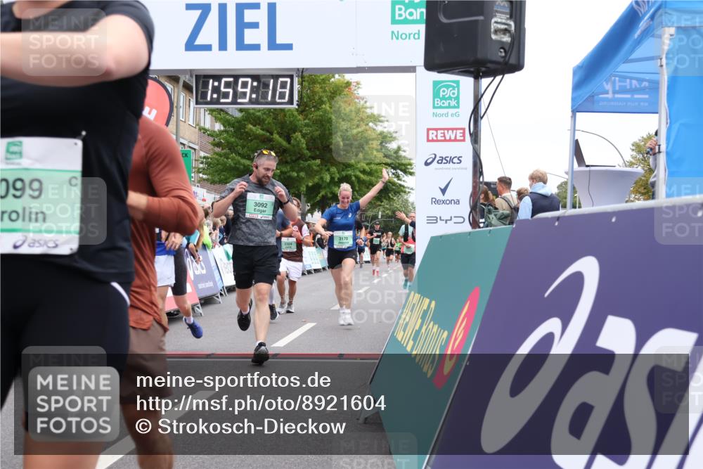 21.09.2025 - PSD Bank Halbmarathon Strokosch-Dieckow http://msf.ph/oto/8921604 21.09.2025 11:58:40 Ziel 1197, 1275, 1276, 1610, 2289, 2324, 2343, 2622, 2637, 2826, 2832, 2858, 2961, 3032, 3092, 3099, 3170, 3314, 3960, 4044 meine-sportfotos.de