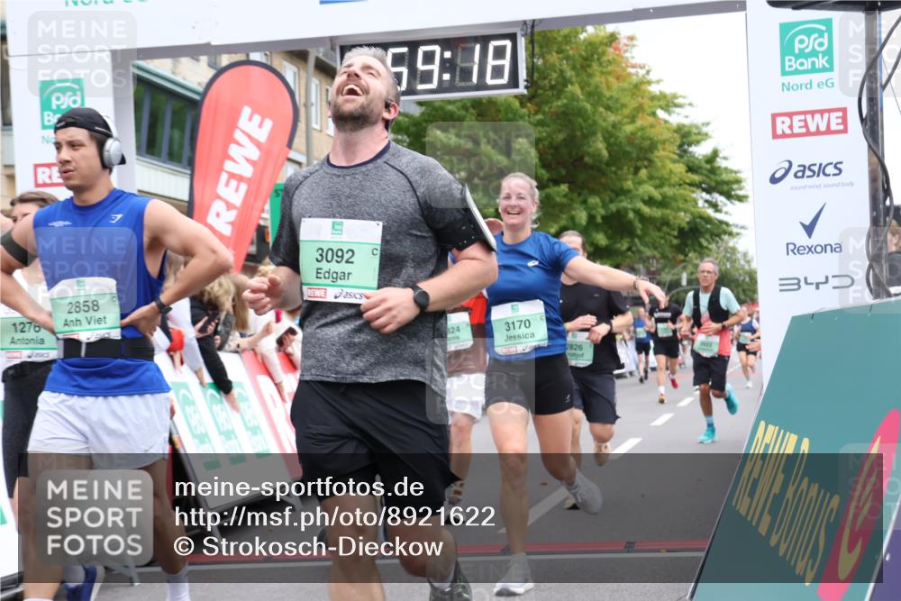 21.09.2025 - PSD Bank Halbmarathon Strokosch-Dieckow http://msf.ph/oto/8921622 21.09.2025 11:58:41 Ziel 1197, 1275, 1276, 1610, 2289, 2324, 2622, 2826, 2832, 2858, 2961, 3032, 3092, 3099, 3170, 3314, 3960, 4044 meine-sportfotos.de