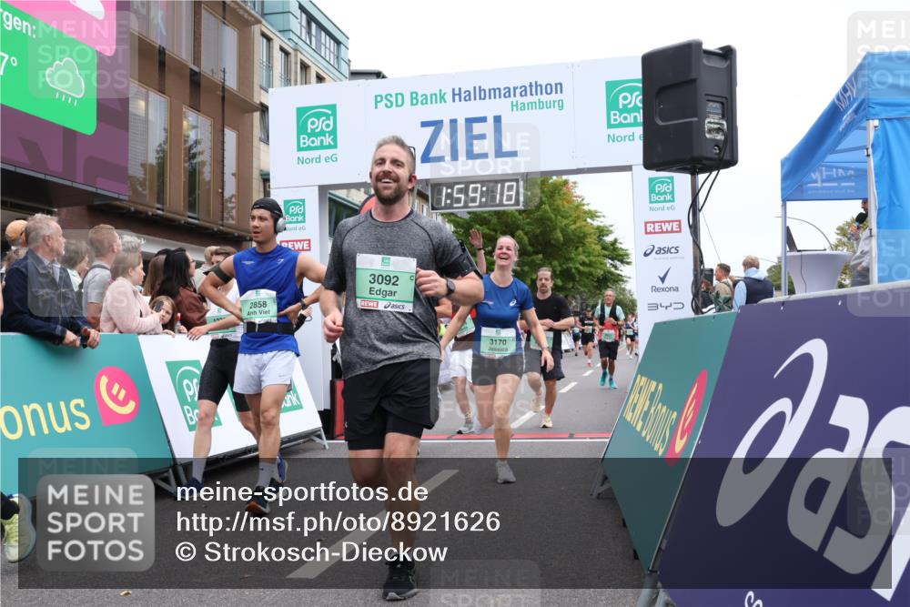 21.09.2025 - PSD Bank Halbmarathon Strokosch-Dieckow http://msf.ph/oto/8921626 21.09.2025 11:58:41 Ziel 1197, 1275, 1276, 1610, 2289, 2324, 2622, 2826, 2832, 2858, 2961, 3032, 3092, 3099, 3170, 3314, 3960, 4044 meine-sportfotos.de