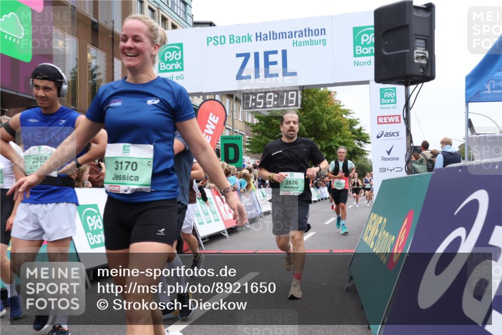 21.09.2025 - PSD Bank Halbmarathon Strokosch-Dieckow http://msf.ph/oto/8921650 21.09.2025 11:58:43 Ziel 1107, 1197, 1275, 1276, 1610, 2289, 2324, 2482, 2622, 2826, 2832, 2858, 2961, 3032, 3092, 3099, 3170, 3301, 3314, 3960, 4044 meine-sportfotos.de