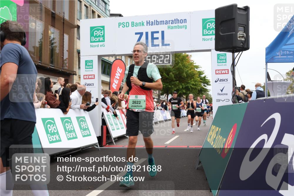 21.09.2025 - PSD Bank Halbmarathon Strokosch-Dieckow http://msf.ph/oto/8921688 21.09.2025 11:58:46 Ziel 1107, 1275, 1276, 2289, 2324, 2482, 2622, 2826, 2858, 2961, 3032, 3092, 3170, 3301, 3521 meine-sportfotos.de