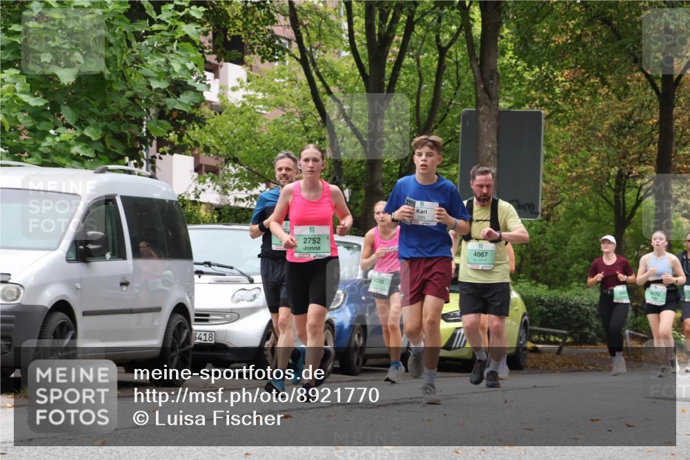 21.09.2025 - PSD Bank Halbmarathon Luisa Fischer http://msf.ph/oto/8921770 21.09.2025 12:06:44 Laufen 6418, 2752, 4030, 399, 4067, 334, 3672 meine-sportfotos.de