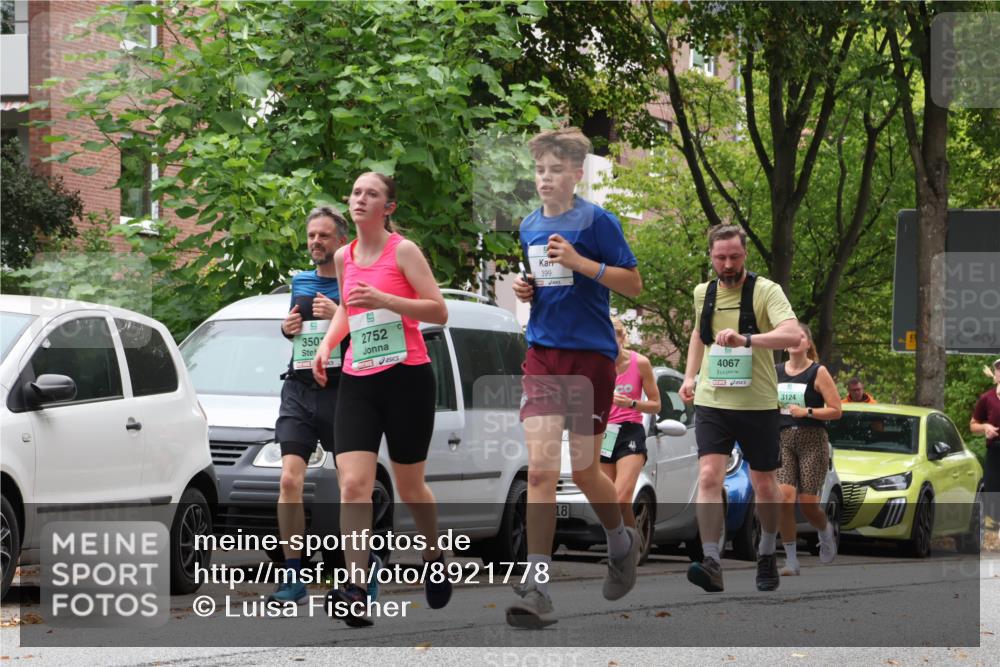 21.09.2025 - PSD Bank Halbmarathon Luisa Fischer http://msf.ph/oto/8921778 21.09.2025 12:06:45 Laufen 350, 2752, 399, 18, 4067, 3124 meine-sportfotos.de
