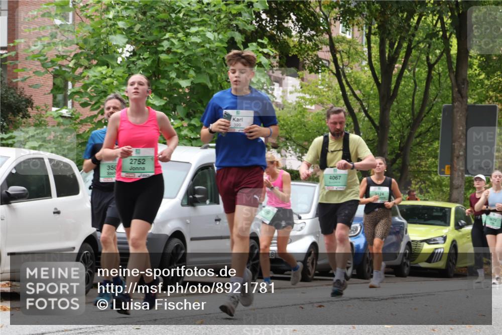 21.09.2025 - PSD Bank Halbmarathon Luisa Fischer http://msf.ph/oto/8921781 21.09.2025 12:06:46 Laufen 350, 2752, 399, 18, 4067, 3124 meine-sportfotos.de