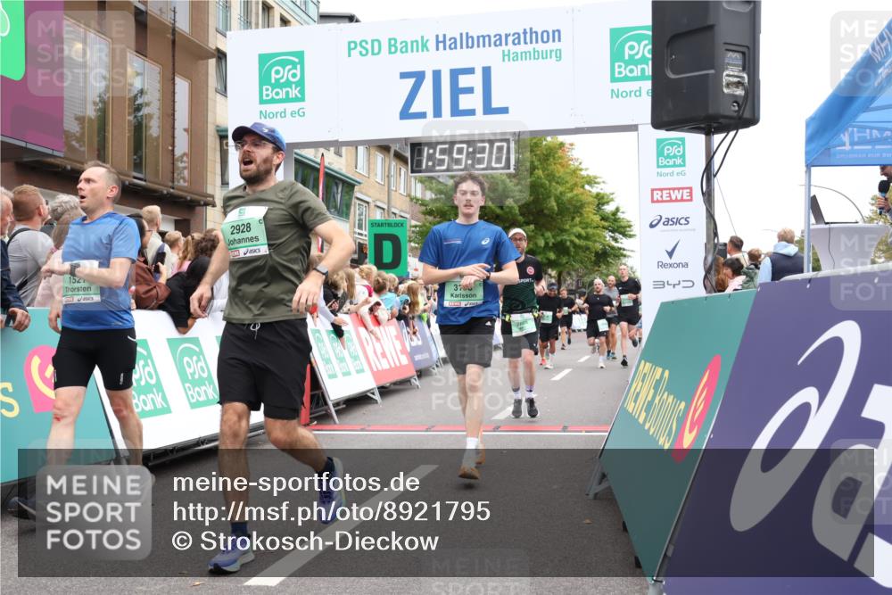 21.09.2025 - PSD Bank Halbmarathon Strokosch-Dieckow http://msf.ph/oto/8921795 21.09.2025 11:58:54 Ziel 1107, 1128, 1338, 1521, 1532, 2306, 2482, 2543, 2660, 2870, 2928, 3198, 3301, 3356, 3521, 3936 meine-sportfotos.de