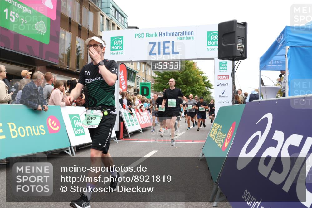 21.09.2025 - PSD Bank Halbmarathon Strokosch-Dieckow http://msf.ph/oto/8921819 21.09.2025 11:58:56 Ziel 1122, 1128, 1338, 1521, 1531, 1532, 2306, 2543, 2660, 2870, 2928, 3198, 3356, 3521, 3936 meine-sportfotos.de