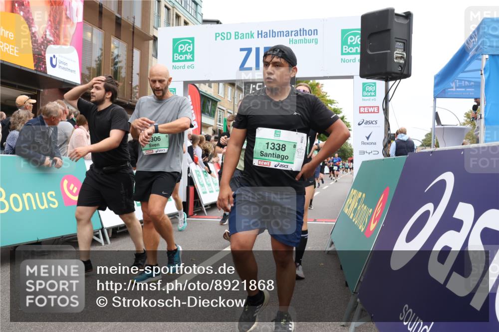 21.09.2025 - PSD Bank Halbmarathon Strokosch-Dieckow http://msf.ph/oto/8921868 21.09.2025 11:59:02 Ziel 1122, 1128, 1338, 1531, 1532, 2306, 2344, 2371, 2436, 2543, 2590, 2594, 2604, 2660, 2870, 3356, 3542, 3936 meine-sportfotos.de