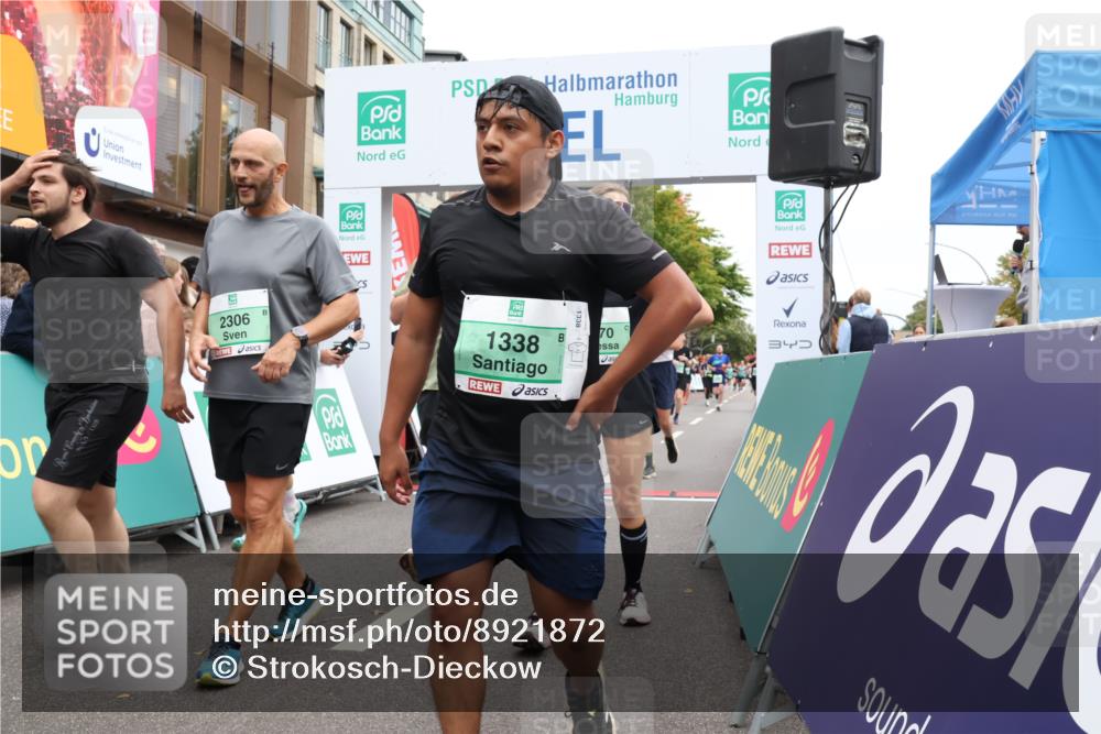 21.09.2025 - PSD Bank Halbmarathon Strokosch-Dieckow http://msf.ph/oto/8921872 21.09.2025 11:59:02 Ziel 1122, 1128, 1338, 1531, 1532, 2306, 2344, 2371, 2436, 2543, 2590, 2594, 2604, 2660, 2870, 3356, 3542, 3936 meine-sportfotos.de