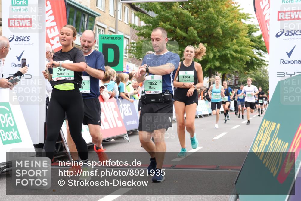 21.09.2025 - PSD Bank Halbmarathon Strokosch-Dieckow http://msf.ph/oto/8921935 21.09.2025 11:59:10 Ziel 1064, 1092, 1093, 1258, 2344, 2436, 2441, 2540, 2582, 2594, 2604, 2641, 2664, 3771 meine-sportfotos.de
