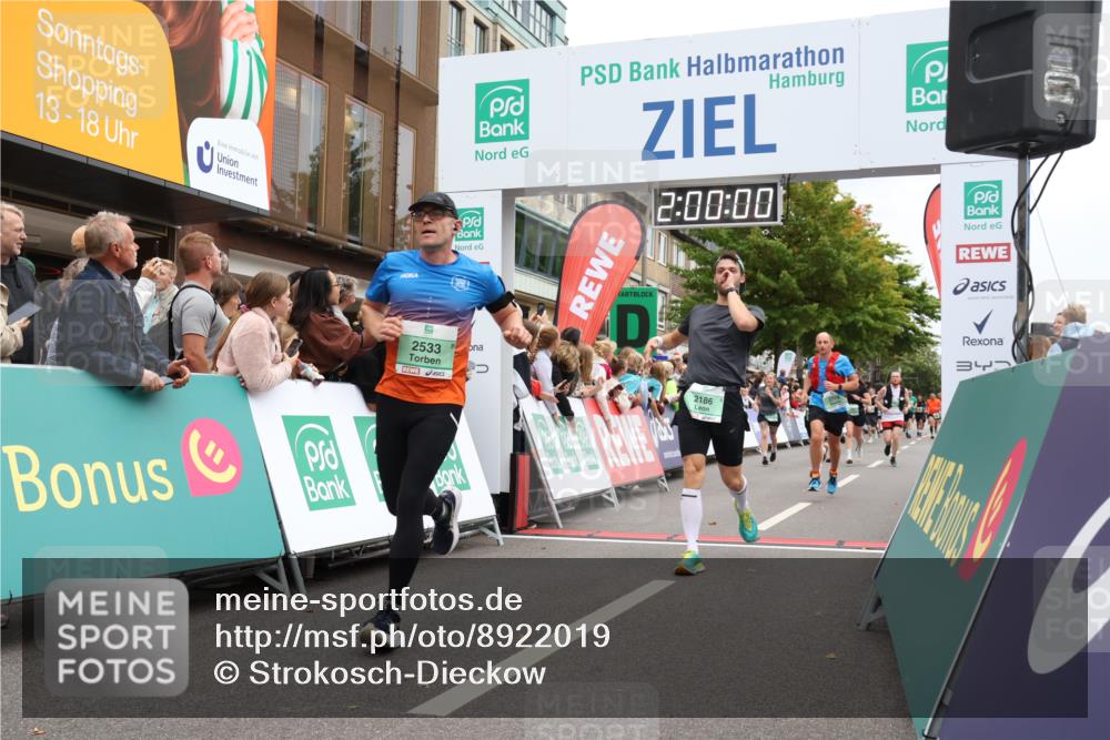 21.09.2025 - PSD Bank Halbmarathon Strokosch-Dieckow http://msf.ph/oto/8922019 21.09.2025 11:59:23 Ziel 1033, 1486, 1648, 1812, 2186, 2325, 2328, 2332, 2472, 2484, 2533, 2602, 2610, 2718, 2758, 2785, 3054 meine-sportfotos.de