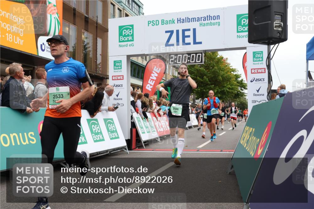 21.09.2025 - PSD Bank Halbmarathon Strokosch-Dieckow http://msf.ph/oto/8922026 21.09.2025 11:59:24 Ziel 1033, 1486, 1648, 1812, 2186, 2325, 2328, 2472, 2484, 2533, 2602, 2610, 2718, 2758, 2785, 3054 meine-sportfotos.de