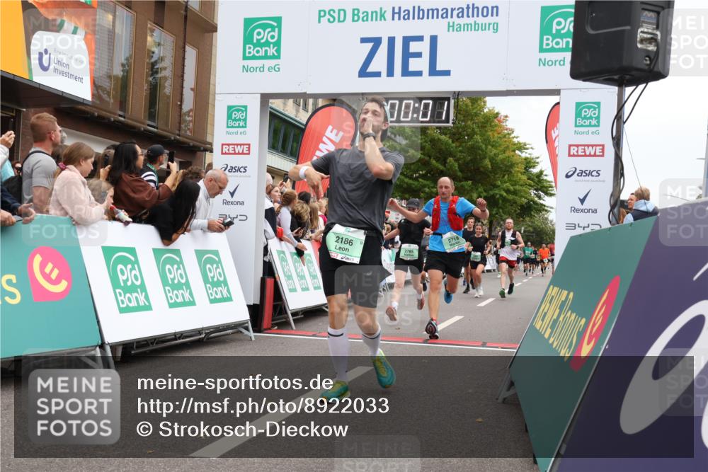 21.09.2025 - PSD Bank Halbmarathon Strokosch-Dieckow http://msf.ph/oto/8922033 21.09.2025 11:59:24 Ziel 1033, 1486, 1648, 1812, 2186, 2325, 2328, 2472, 2484, 2533, 2602, 2610, 2718, 2758, 2785, 3054 meine-sportfotos.de