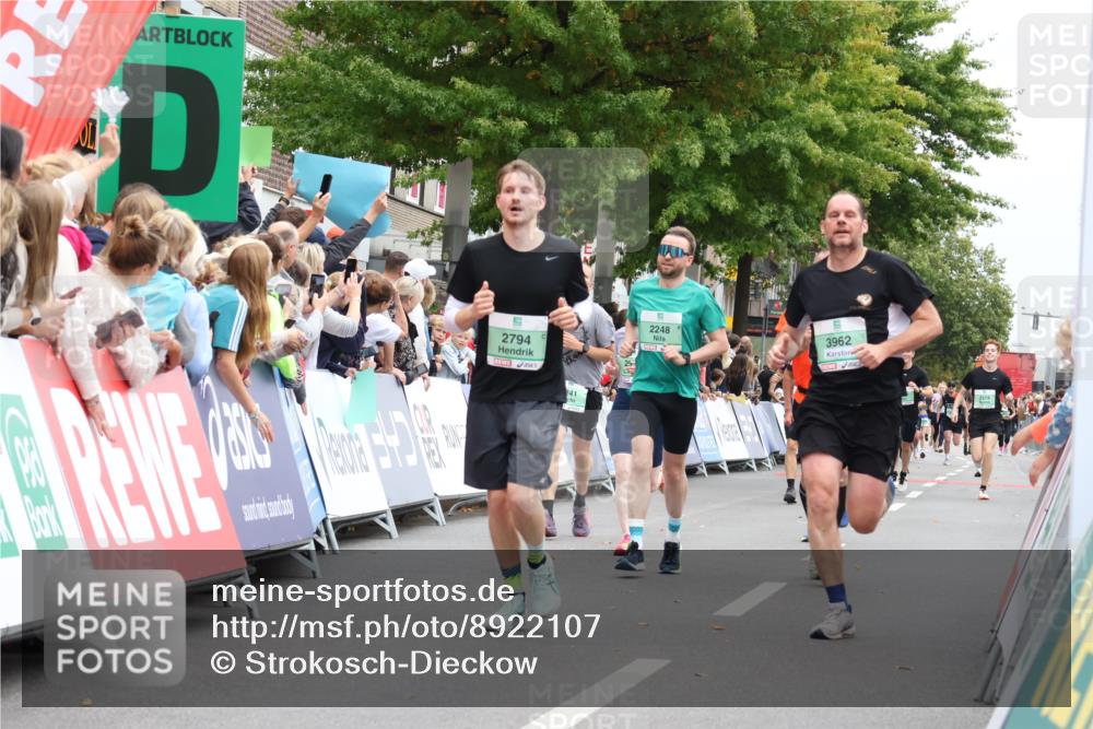 21.09.2025 - PSD Bank Halbmarathon Strokosch-Dieckow http://msf.ph/oto/8922107 21.09.2025 11:59:31 Ziel 1196, 1648, 2186, 2248, 2325, 2328, 2484, 2602, 2718, 2785, 2794, 2915, 3962 meine-sportfotos.de
