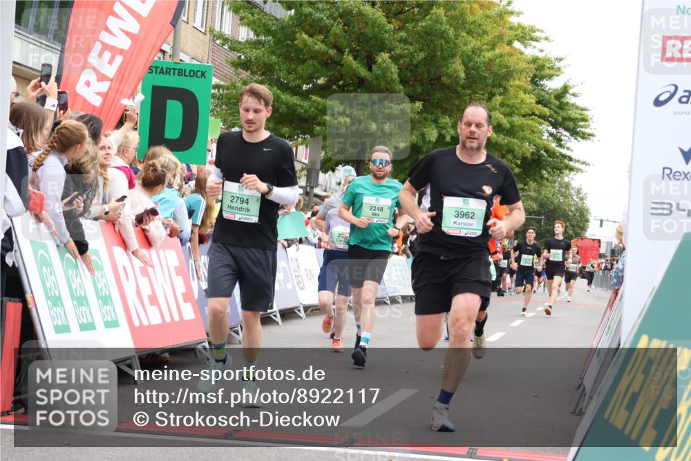 21.09.2025 - PSD Bank Halbmarathon Strokosch-Dieckow http://msf.ph/oto/8922117 21.09.2025 11:59:32 Ziel 1196, 1609, 1648, 2241, 2248, 2325, 2328, 2484, 2602, 2718, 2785, 2794, 2915, 3962 meine-sportfotos.de