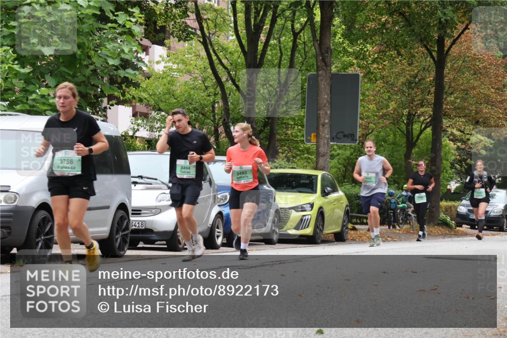 21.09.2025 - PSD Bank Halbmarathon Luisa Fischer http://msf.ph/oto/8922173 21.09.2025 12:08:12 Laufen 3756, 6418, 3494, 3493, 643 meine-sportfotos.de