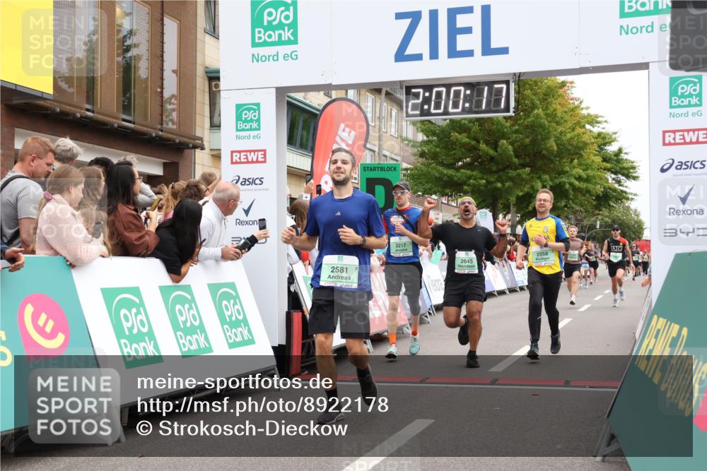 21.09.2025 - PSD Bank Halbmarathon Strokosch-Dieckow http://msf.ph/oto/8922178 21.09.2025 11:59:40 Ziel 1196, 1367, 1609, 1700, 2241, 2248, 2517, 2558, 2574, 2581, 2645, 2794, 2915, 3217, 3962 meine-sportfotos.de