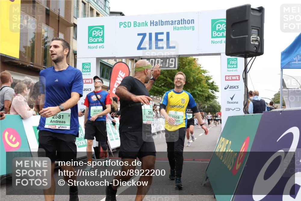 21.09.2025 - PSD Bank Halbmarathon Strokosch-Dieckow http://msf.ph/oto/8922200 21.09.2025 11:59:42 Ziel 1042, 1196, 1367, 1609, 1700, 2241, 2248, 2517, 2558, 2574, 2581, 2645, 2915, 3217 meine-sportfotos.de